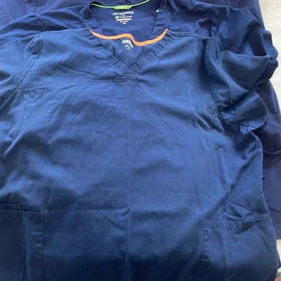 5Assorted Scrub Tops. 3x - Picture 2 of 9